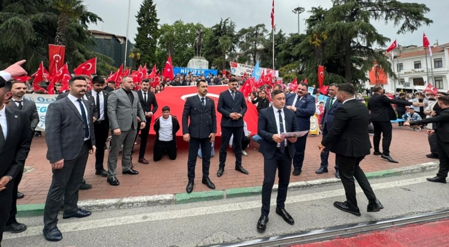 Bursa Ülkü Ocakları, 19 Mayıs Bayramı için yürüyüş düzenledi