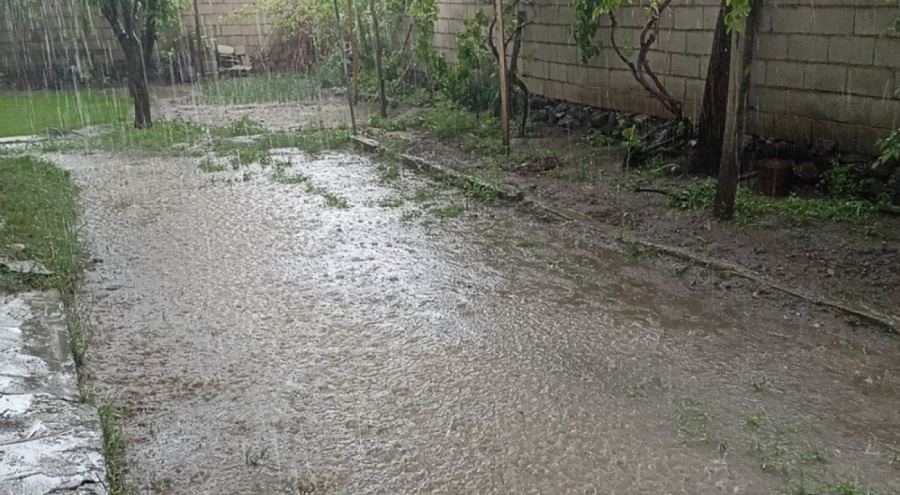 Van'da sağanak yağış