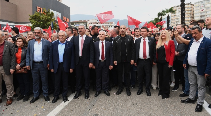 Osmangazi'de coşku dolu 19 Mayıs korteji