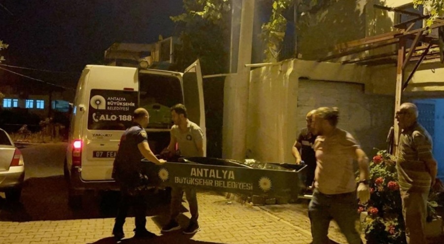 Antalya'da ev sahibinin ulaşamadığı kişi evde ölü bulundu