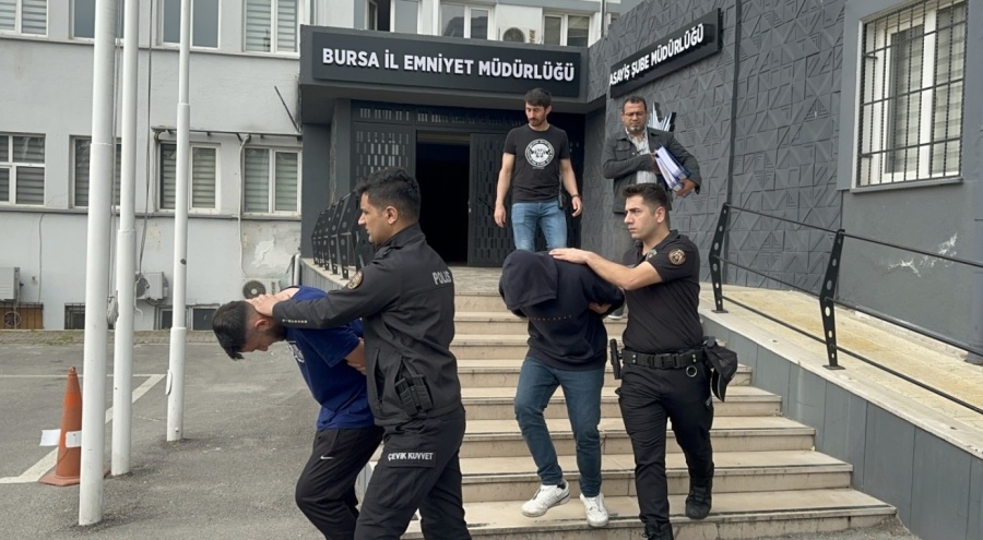 Bursa'da sahte genç kız profili açarak vatandaşları dolandıran çete çökertildi