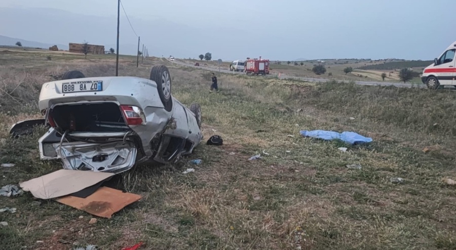 Antalya'da bir araç şarampole devrildi