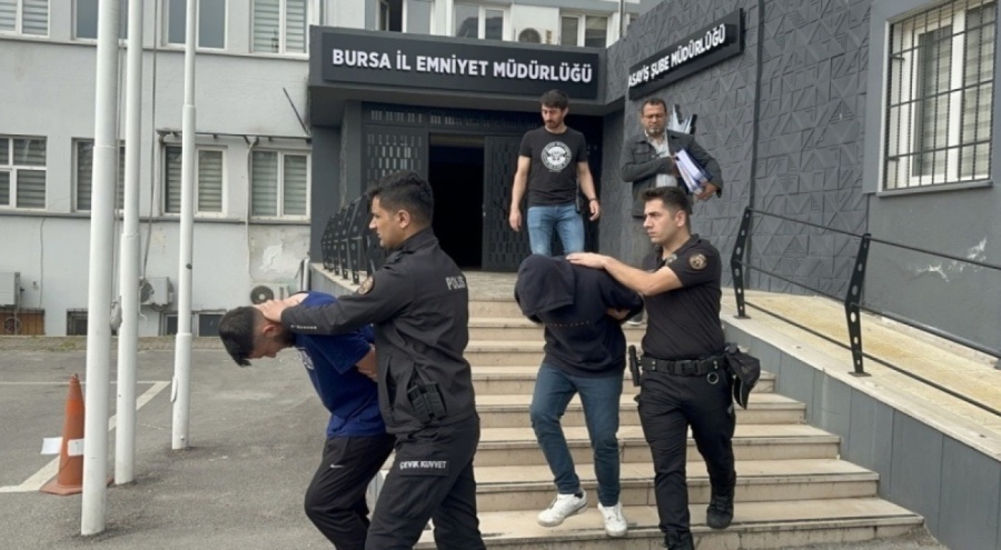 Bursa'da sahte genç kız profili açarak vatandaşları dolandıran çete üyeleri tutuklandı!