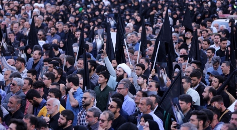 İran Cumhurbaşkanı Reisi'nin yasını tutuyor