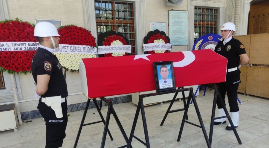 Kalp krizinden hayatını kaybeden polis memuru, Bursa'da toprağa verildi