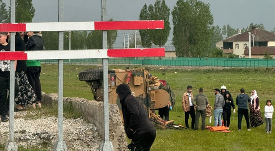 Askeri araç takla atarak şarampole yuvarlandı! Yaralılar var