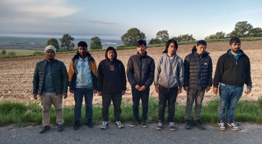 Edirne'de 7 Nepal uyruklu kaçak göçmen yakalandı