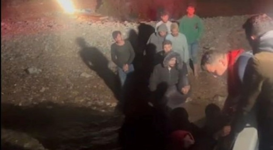 İzmir'de 17 düzensiz göçmen kurtarıldı