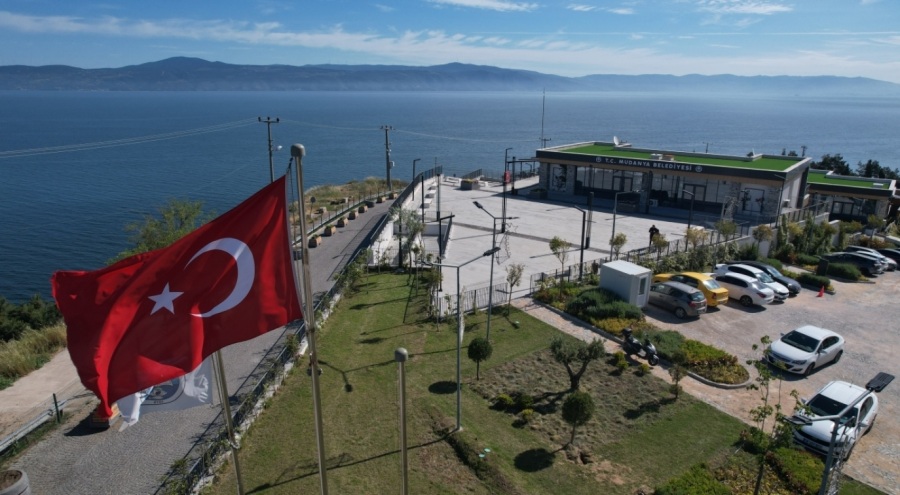Mudanya'da deniz manzaralı belediye binası satılıyor!