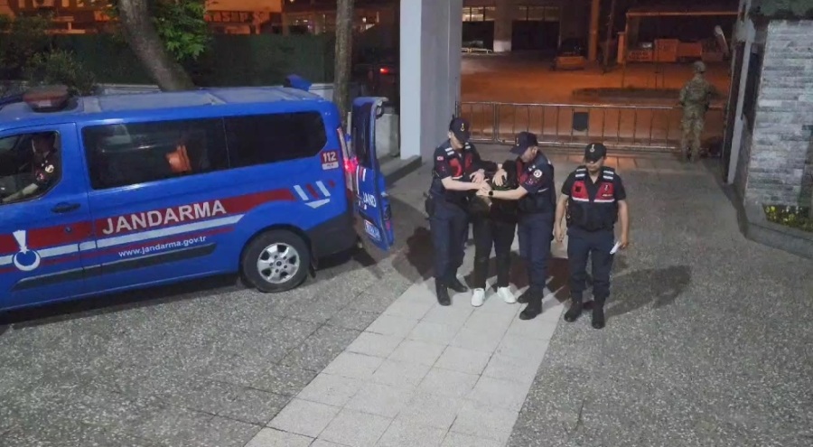Bursa'da taksiciyi bıçakladıktan sonra babasıyla restorana gidip alkol almış!
