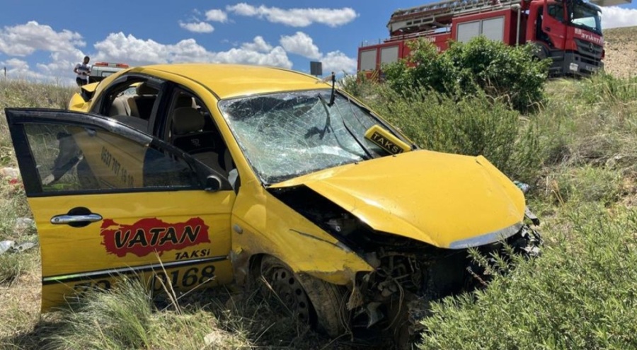 Arızalanan kamyonetle ilgilenirken başka bir aracın çarpmasıyla hayatını kaybetti