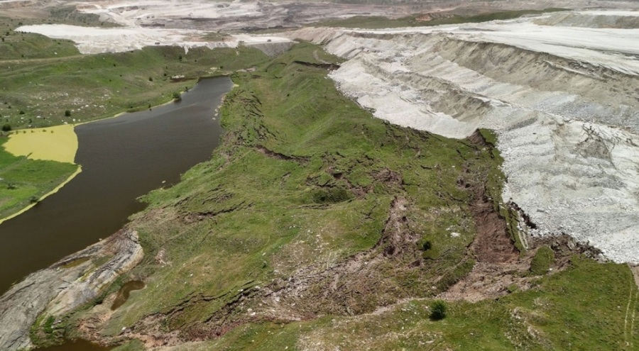 Kütahya'da altın madenin döküm sahasında heyelan