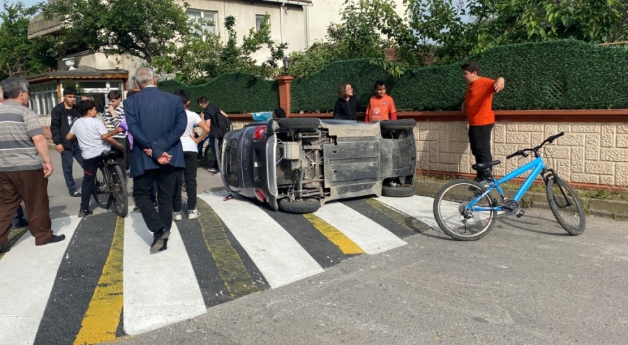 Elektrikli araç kaldırımdaki kadınlara çarptı!