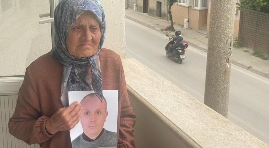 Bursa'da 96 yaşındaki Zeliha Nine 20 gündür evi terk eden oğlunu bekliyor