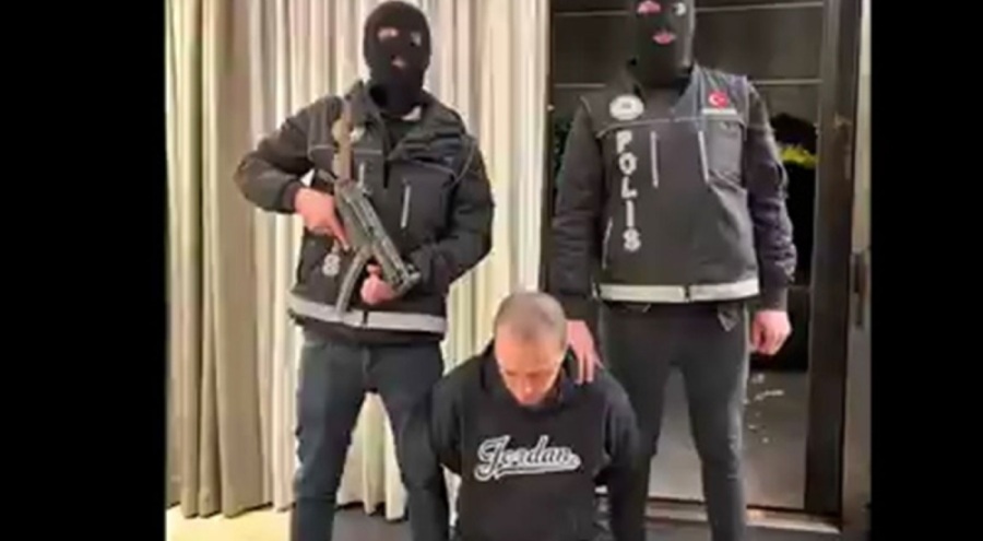 Interpol'ün aradığı 2 uyuşturucu taciri İstanbul'da yakalandı