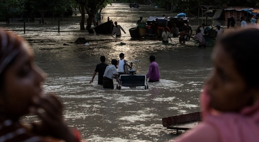 Hindistan'ın kuzeyinde aşırı sıcaklar, güneyinde ise şiddetli yağmurlar etkili oluyor