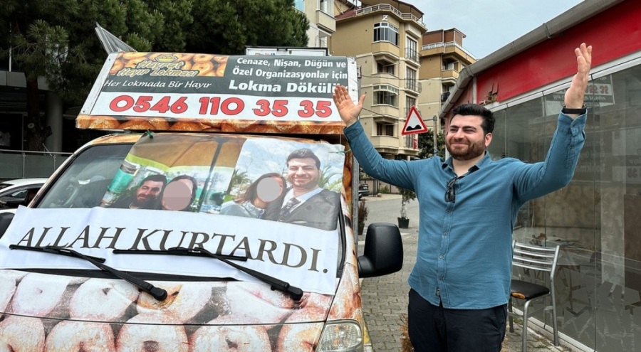 Sevgilisi terk etti... 'Allah kurtardı' pankartıyla lokma dağıttı