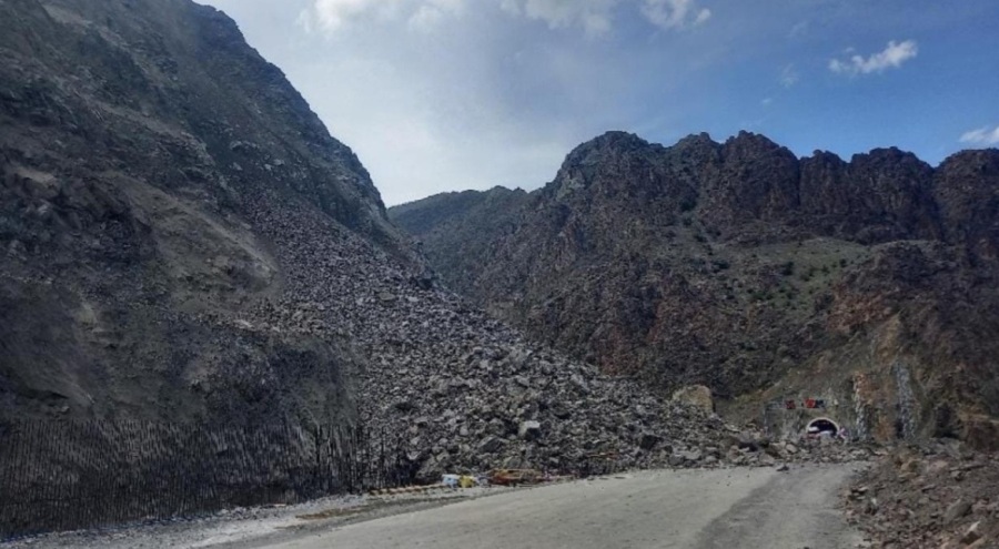 Artvin-Erzurum yolunda heyelan