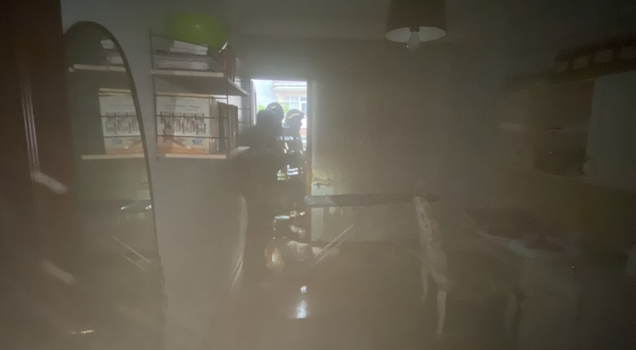 Eve yıldırım düştü