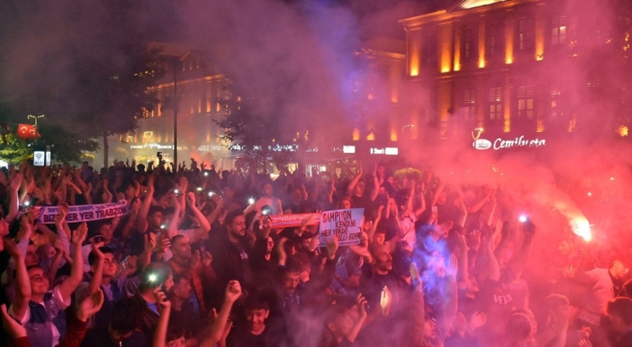 Trabzonspor taraftarları, Türkiye Kupası final maçını dev ekrandan izledi