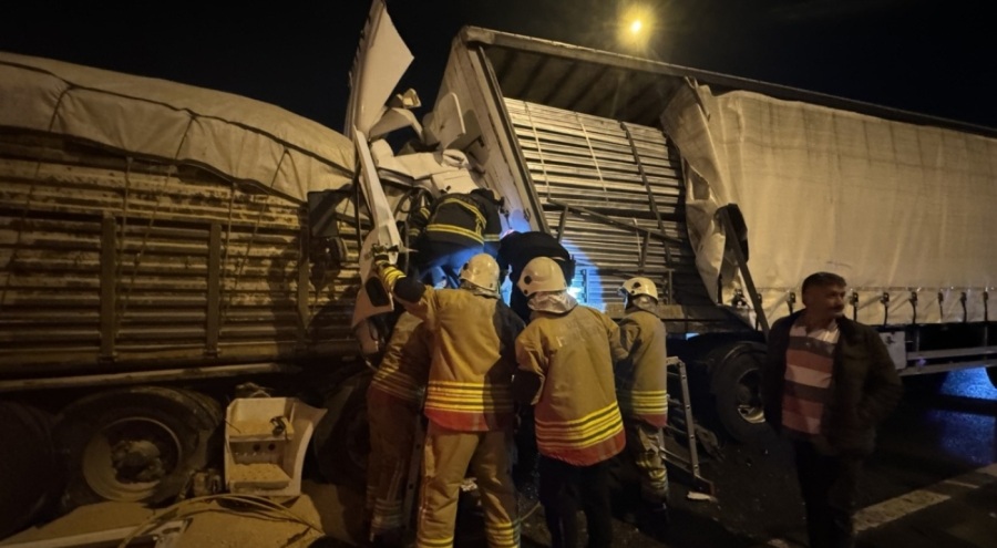 Anadolu Otoyolu'nda iki TIR çarpıştı!