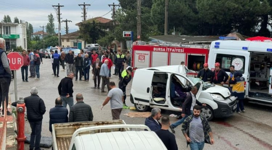 Bursa'da kayan tır dorsesi katliam yaptı! 3 ölü 4 yaralı... Sürücü sinir krizi geçirdi