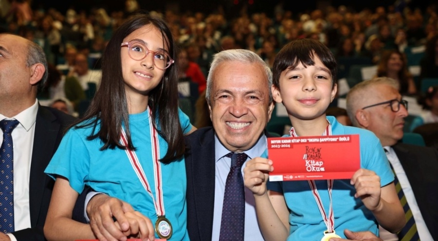 Bursa Nilüfer'de okuma şampiyonları ödüllerini aldı