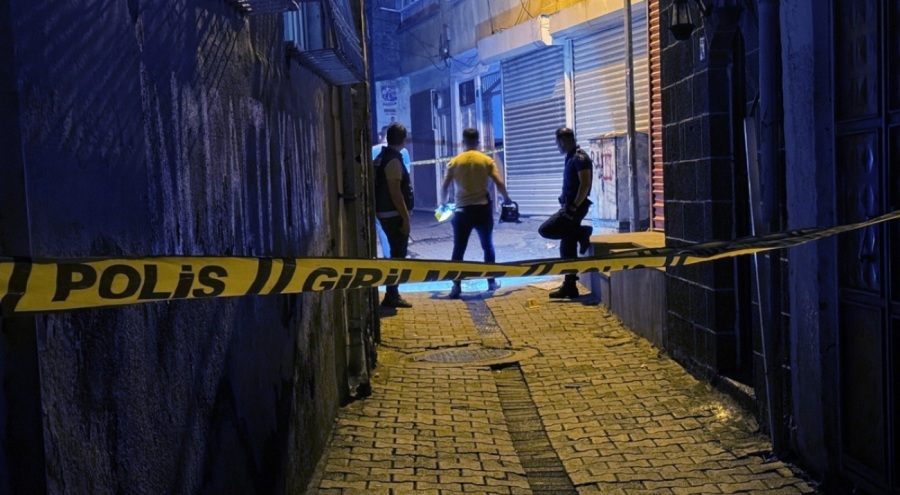 İki grup arasında çıkan silahlı kavgada kan aktı