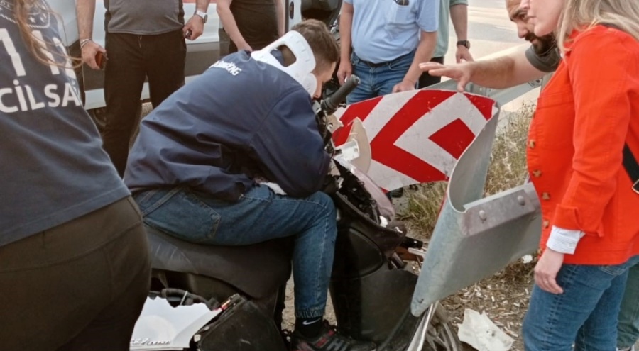 Bursa'da motosiklet bariyerlere ok gibi saplandı!