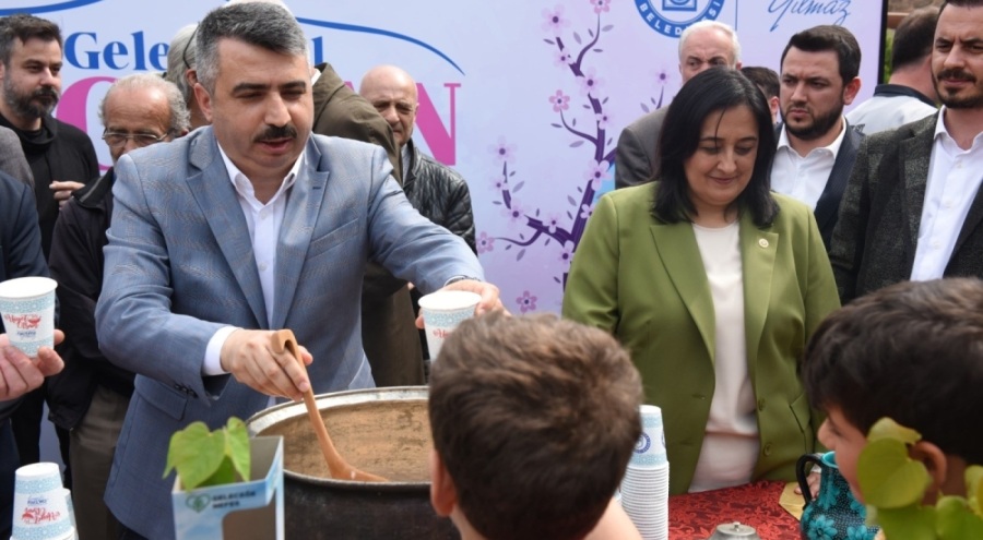 Bursa'da 3'üncü Geleneksel Erguvan Bayramı başladı