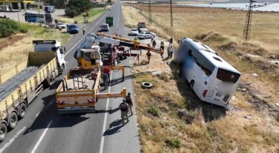 Şanlıurfa'da yolcu otobüsü devrildi! Yaralılar var