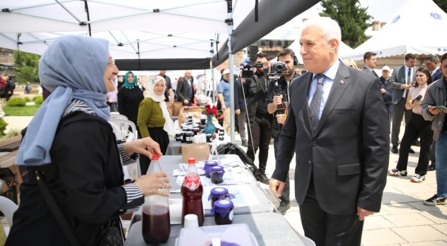 Bursa mutfağı, tarihi meydanda vitrine çıktı: "Hep birlikte bu mirası daha ileriye taşıyacağız"