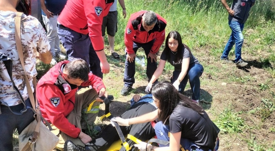 Otomobilin şarampole devrilmesi sonucu 3 kişi yaralandı