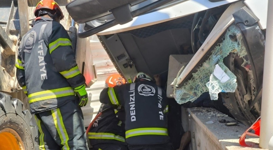 Devrilen kamyonda sıkışarak can verdi