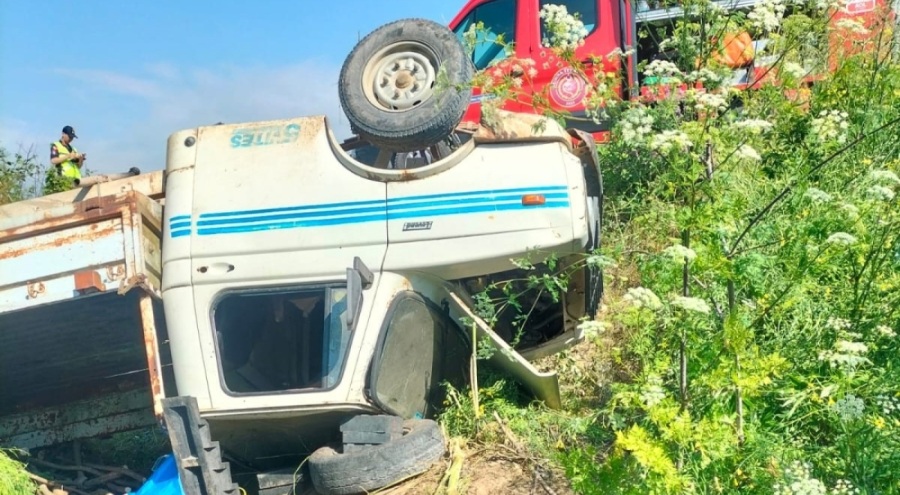 Bursa'da kontrolden çıkan kamyonet devrildi! Ölü ve yaralılar var...