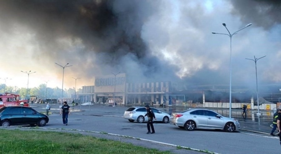 Rusya, Ukrayna'da bir mağazayı vurdu! Çok sayıda ölü ve yaralı