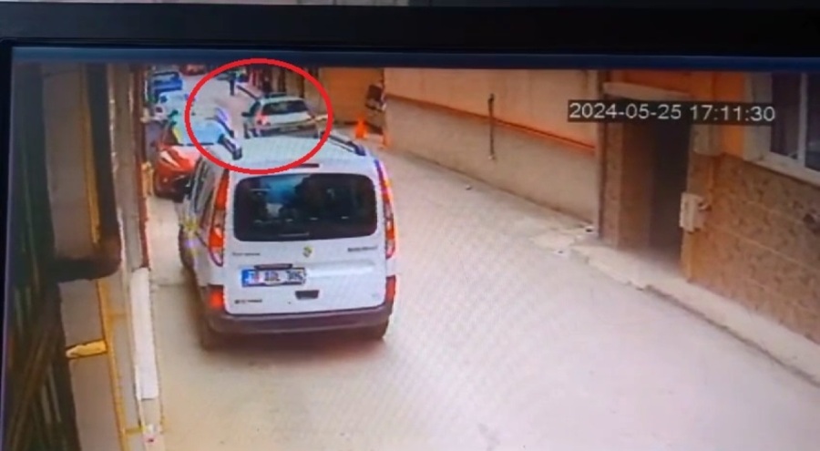 Bursa'da aniden yola fırlayan Furkan'a otomobil çarptı!