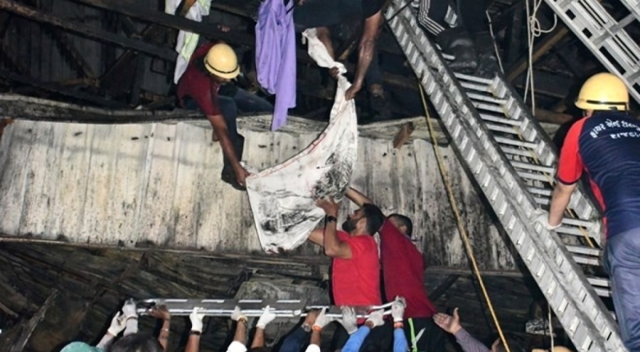 Hindistan'da lunaparkta yangın! 27 kişi hayatını kaybetti