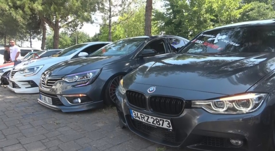 Bursa'da modifiye tutkunları eserlerini sergiledi