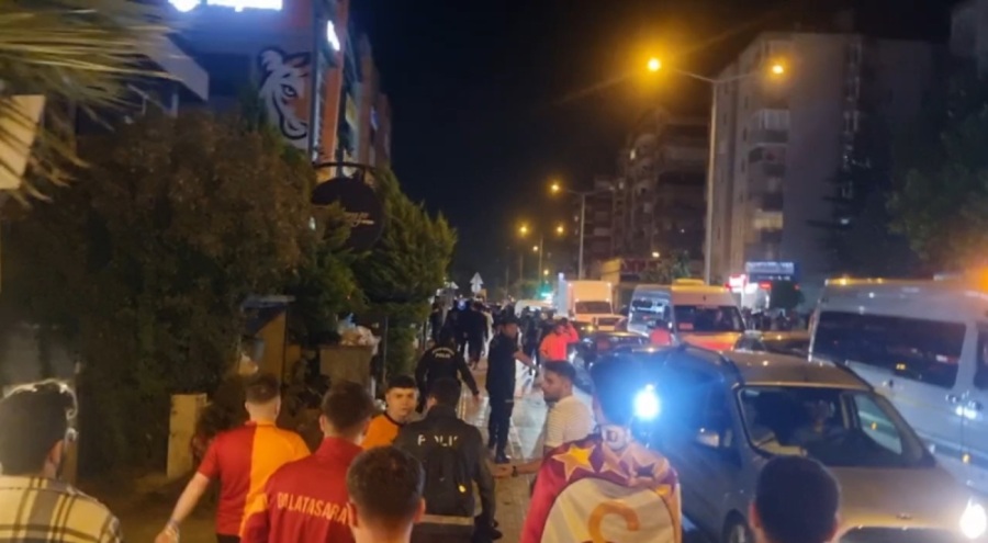 Bursasporlular, Galatasaraylı taraftarlarla karşı karşıya geldi