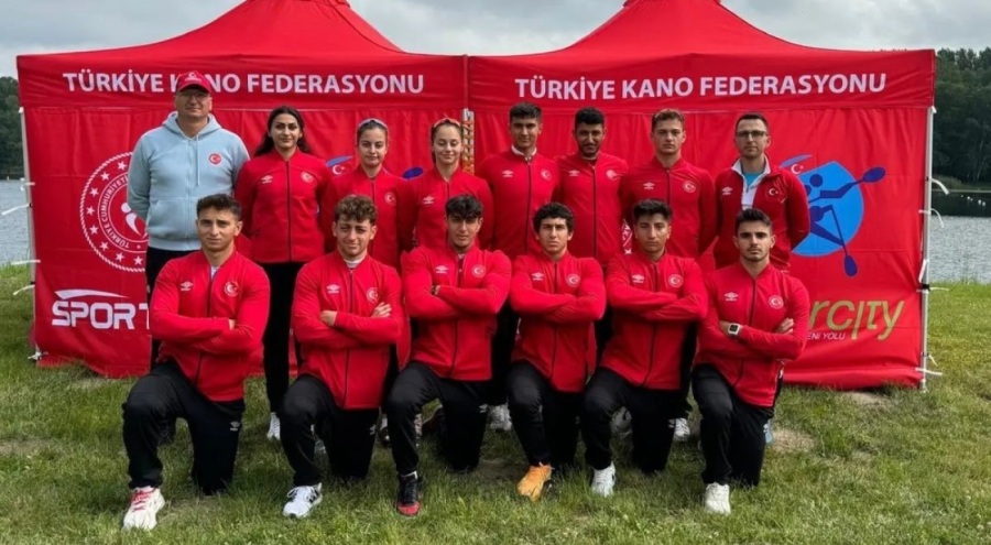 Slovakya'da yarışan Bursa Büyükşehir Belediyesporlu kanoculardan 4 madalya