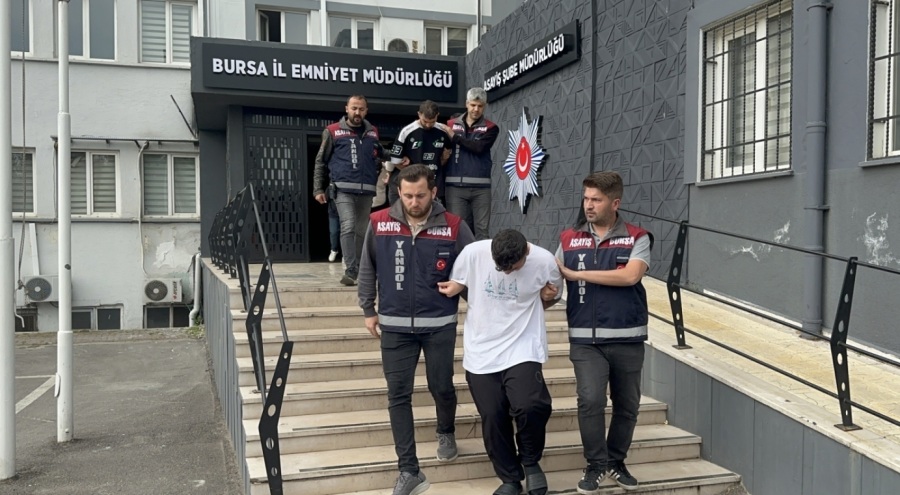 Bursa'da sahte genç kız profili açarak vatandaşları dolandıran 9 kişi tutuklandı