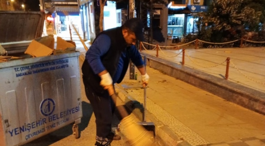 Yenişehir sokakları temizleniyor