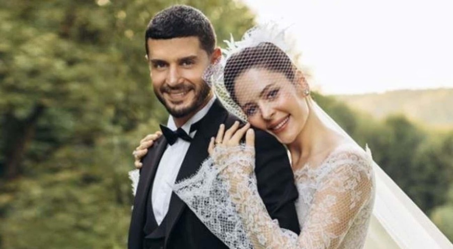 Berk Oktay ve Yıldız Çağrı Atiksoy'dan ilk aile pozu!