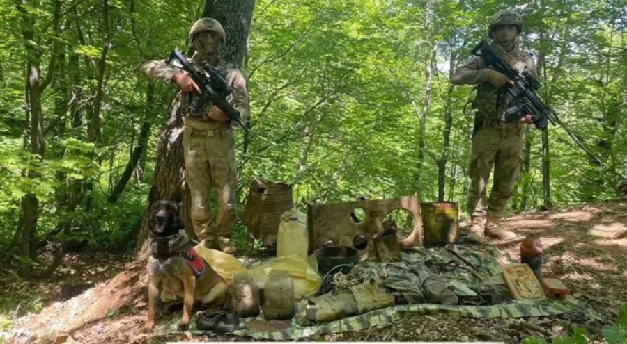 Elazığ'da teröristlerin kullandığı sığınak imha edildi