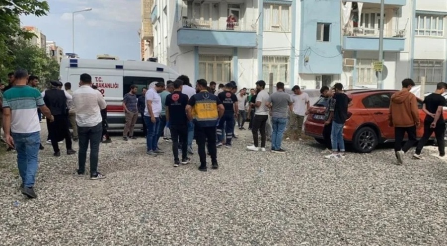 Sokak ortasında silahlı ve bıçaklı kavga: 4 yaralı