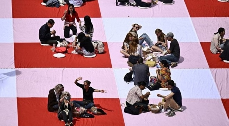 Şanzelize Caddesi'nde 4 bin kişilik piknik