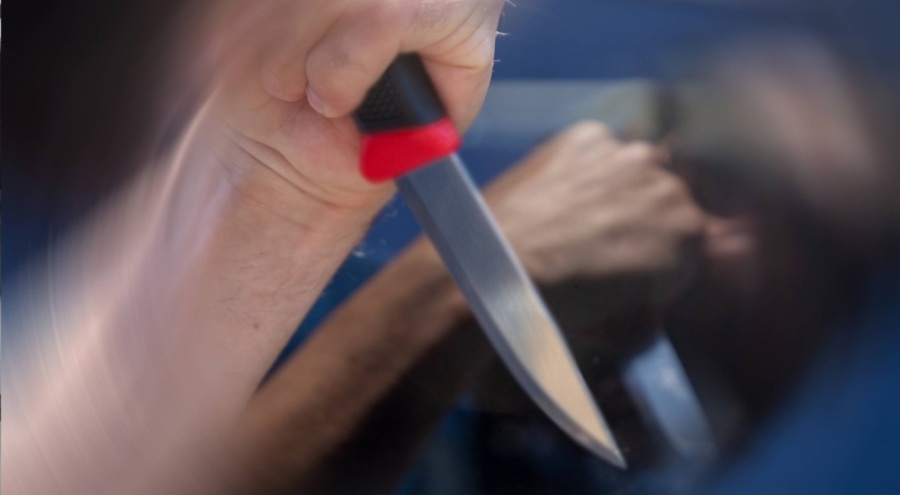 Sağlık raporu alamayınca  bıçakla dehşet saçtı