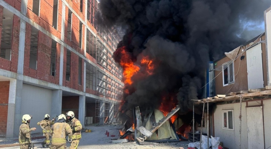 İşçilerin kaldığı konteynerde yangın çıktı