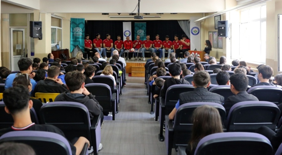 Nilüfer Belediyespor Hentbol Takımı öğrencilerle bir araya geldi